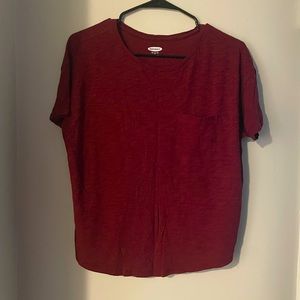 Old Navy Easy Tee. Dark Maroon Color. SIZE M. Good Condition.